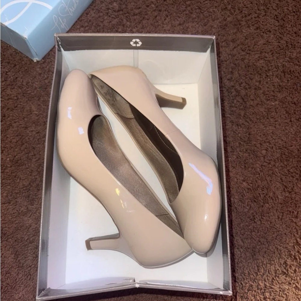 Life Stride Blush Patent Mid Heel Pumps
